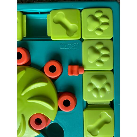 2 Dog Treat Puzzles Outward Hound Multipuzzle - Picture 5 of 6